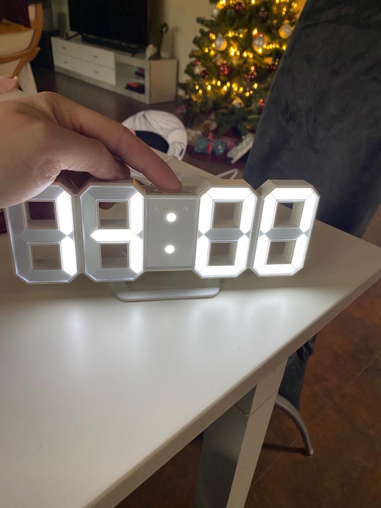 Lunartec LED-Tischuhr Wanduhr große Ziffern 21,5 cm mit Wecker